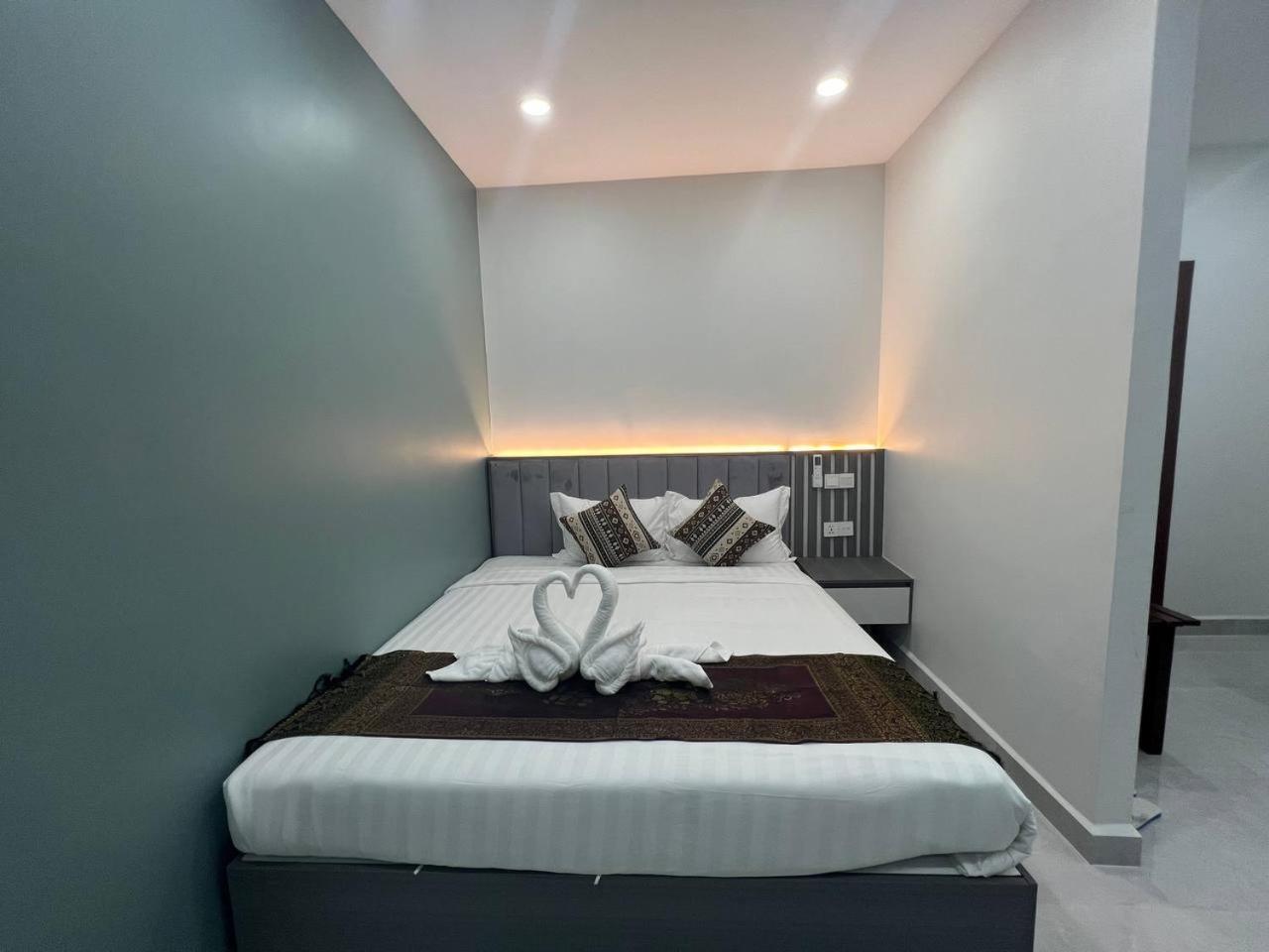 C-Hotel シアヌークビル エクステリア 写真